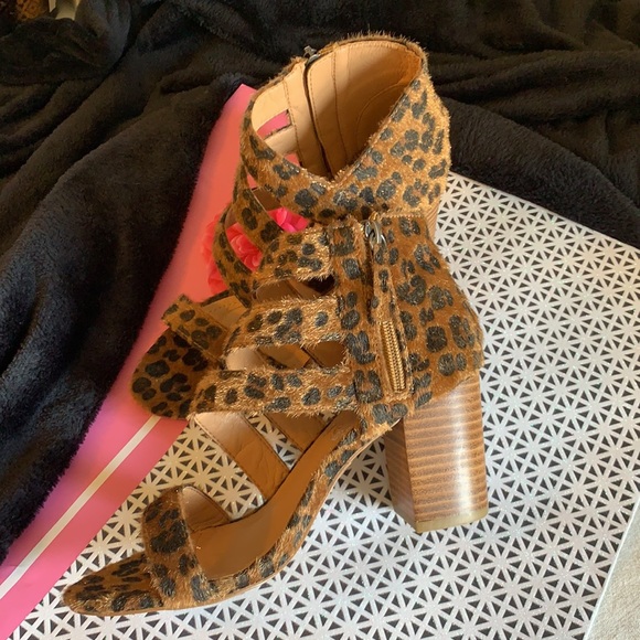 Very G leopard print zip up sandal - Picture 2 of 7